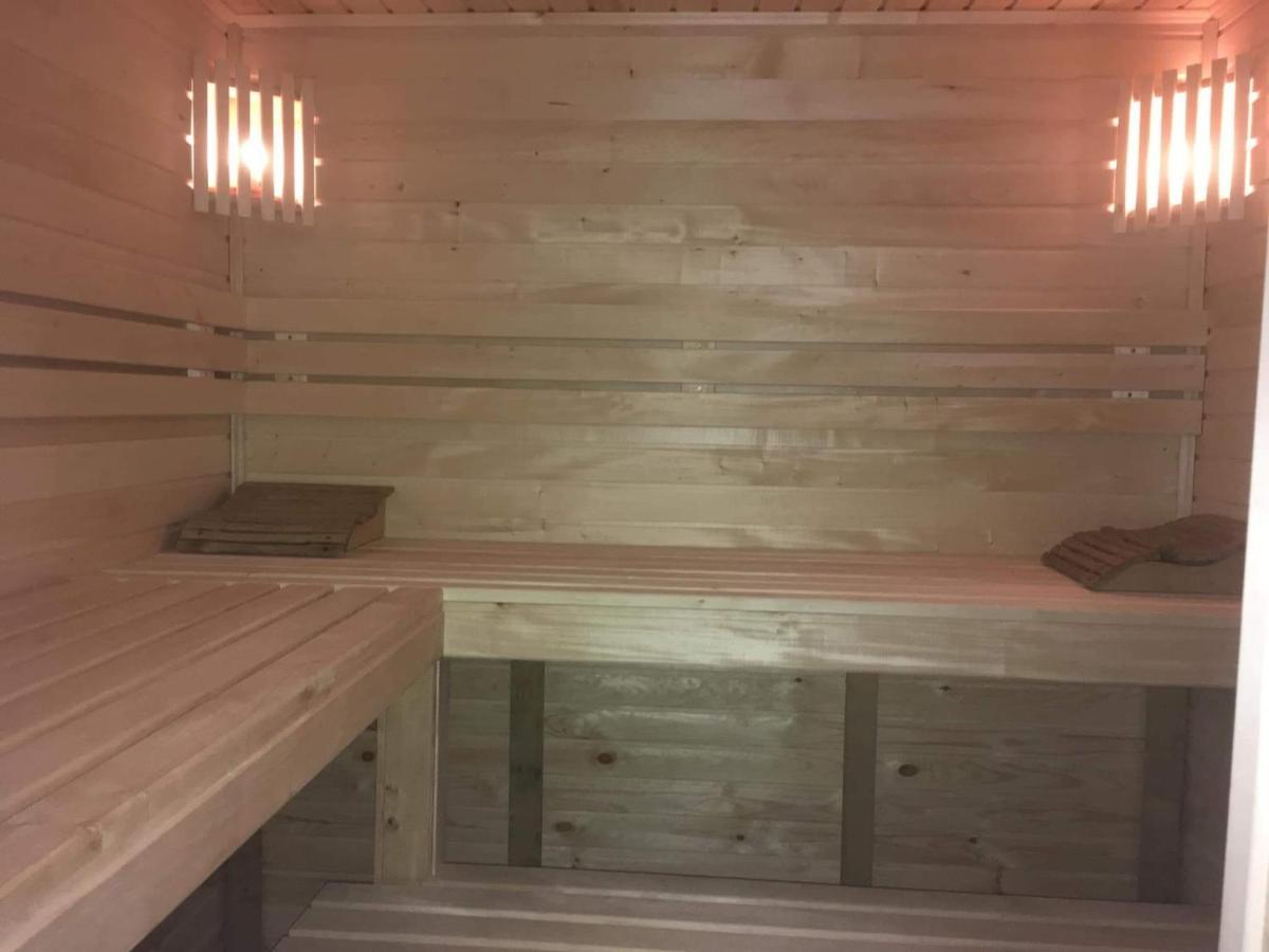 Mini-Hotel Neptun Rivne Dış mekan fotoğraf